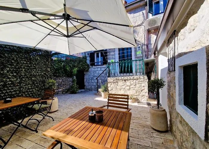 Old Town & Ela Place 게스트하우스 3*