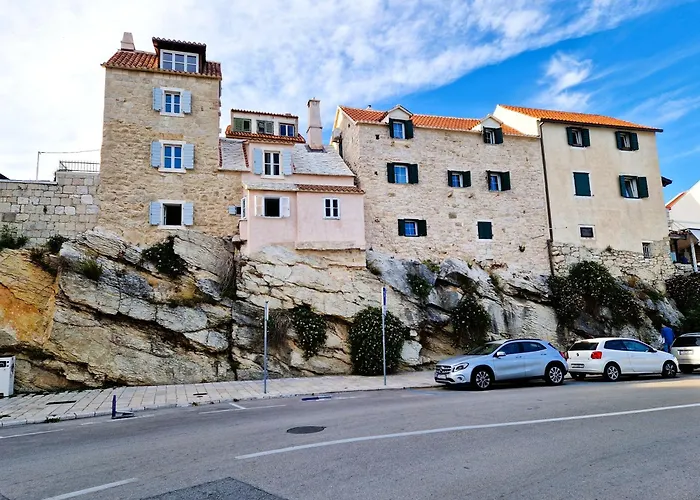 Old Town & Ela Place