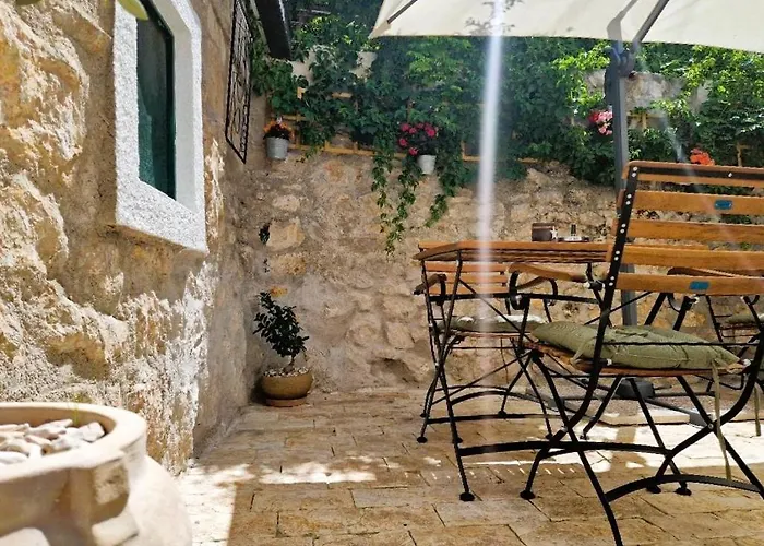 Old Town & Ela Place 3*