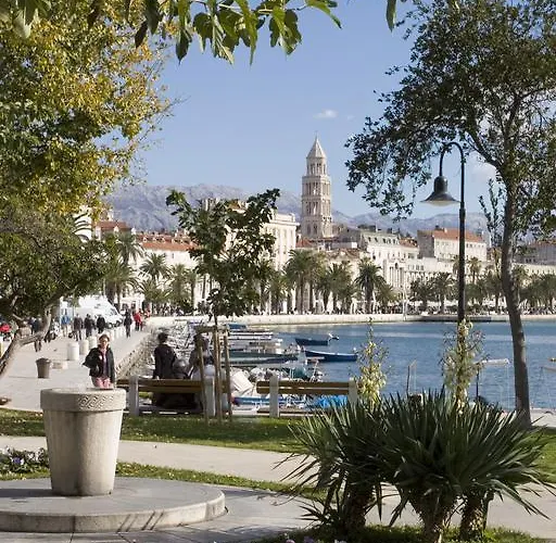 Old Town & Ela Place Гостевой дом Сплит